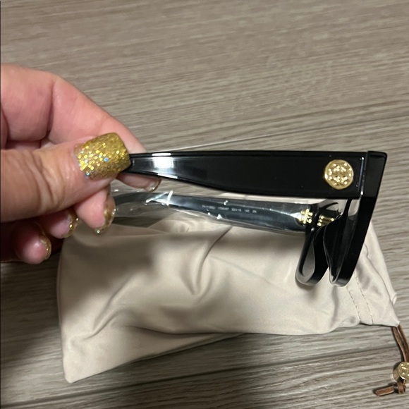 Tory Burch Black Rectangular Sunglasses - Picture 2 of 11